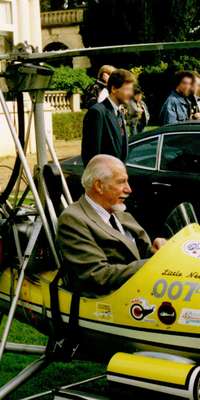 Ken Wallis, British autogyro exponent and James Bond stunt pilot., dies at age 97